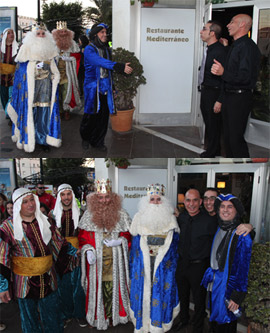 Los Reyes Magos saludan a los gerentes del Restaurante Mediterráneo