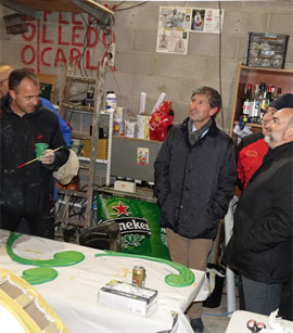 El Alcalde, Alfonso Bataller visita el almacén de gaiatas