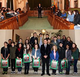 Los alumnos de intercambio del IES Caminàs visitan el Ayuntamiento