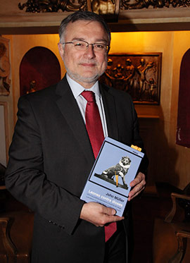 Presentación del libro Leones contra dioses de John Müller en el Casino Antiguo de Castellón