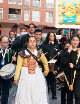 Concentración de las agrupaciones participantes en el XV Homenatge de Castelló a la dolçaina i el tabal