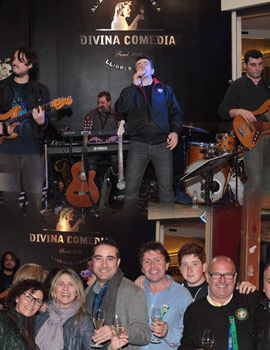 Gran ambiente en el concierto de Divina Comedia