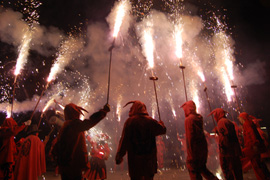 El viernes 27 de marzo, la Fundación Caja Castellón organiza un espectáculo familiar de animación y el correfocs