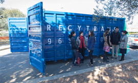 Campaña solidaria de recogida de tapones de la UJI para luchar contras las enfermedades raras en colaboración con Recytrans