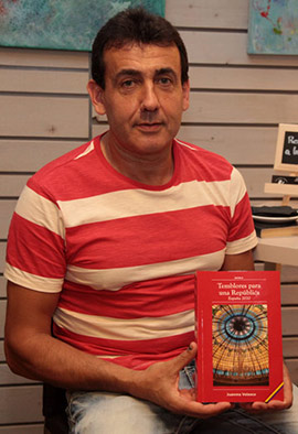 Presentación de un libro de Juanma Velasco en Divina Comedia