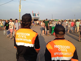 Un dispositivo de 100 bomberos y 76 voluntarios de Protección Civil de la Diputación prestan servicio en el Rototom de Benicàssim