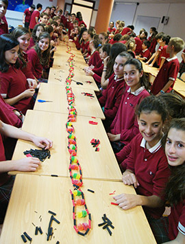 Lledó International School participa en un récord mundial de ciencias y matemáticas