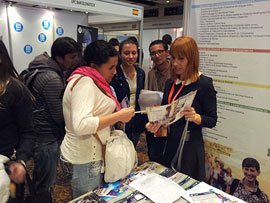 Más de medio millar de jóvenes se interesan por la UJI en la feria Europosgrados de Colombia