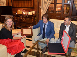 La alcaldesa de Castellón, Amparo Marco, Colegiada de Honor del COAC