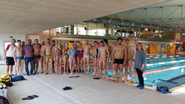 Numerosos nadadores logran el reto solidario de nadar por la Asociación Síndrome de Down en la piscina de Benicàssim