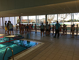 Los alumn@s del colegio Santa Águeda de Benicàssim comienzan la natación escolar por 1 € al año