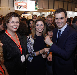 Marco regala la pulsera de la Magdalena a Pedro Sánchez y le invita a las fiestas