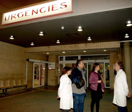 El senderista rescatado en Castell de Cabres es visitado por la consellera de Sanitat en el General de Castelló