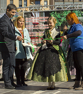 La reina infantil inaugura Magdalena d’Or, con instalaciones gratuitas para los festeros más pequeños