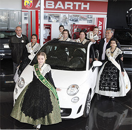 La reina infantil y sus damas visitan Comauto