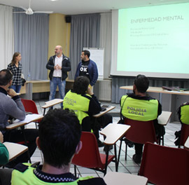 La Policía Local de la Vall d'Uixó recibe formación en enfermedades mentales y tráfico