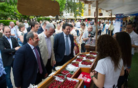 La Diputación comienza con las ferias de la Cereza su campaña de 53 eventos para impulsar el consumo de productos autóctonos