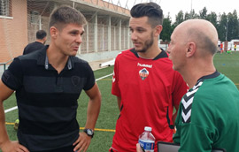 Guille Vázquez acude a la primera sesión a saludar personalmente a los jugadores del filial y los nuevos