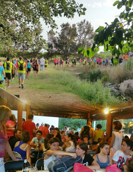 Más de 150 personas en la marcha nocturna a la Montaña Blanca de Almenara