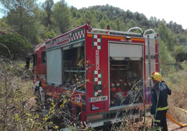 El Ayuntamiento de Castellón colabora en las labores de extinción del incendio iniciado en Artana