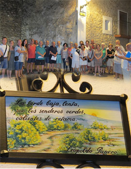Oropesa del Mar homenajea al poeta español Leopoldo Panero con una placa en su honor en el casco antiguo