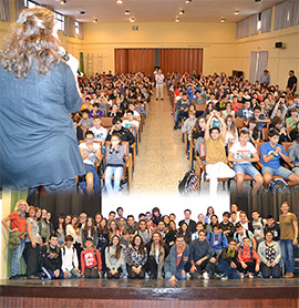 Laura Rojas Marcos se reúne con 350 alumnos para hablar de acoso escolar