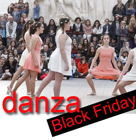 Danza en la calle con Coppelia en el Black Friday