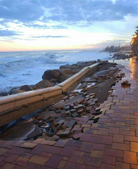 Esta tarde se hunde un nuevo tramo del Paseo Marítimo de Almenara