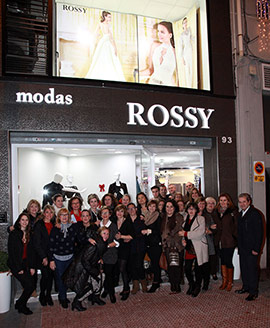 Fiesta navideña en la tienda de moda para mujer Modas Rossy