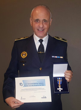 El Jefe de la Policía Local de Oropesa del Mar, Clemente Rodrigo Solsona, recibe la Medalla de Oro por su trayectoria profesional