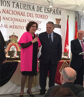 La Peña Taurina Femenina de Castellón La Revolera es galardonada con la medalla de bronce al Mérito Taurino por La Real Federación Taurina de España