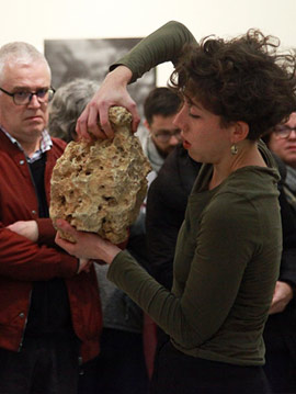 Performance de Nica López y Yolanda Franco en la Fundación Caja Castellón