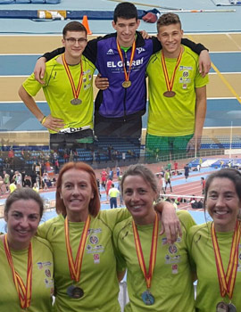 Medallas para los juveniles y veteranos de El Playas en el Campeonato de España de pista cubierta