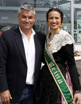 La Reina de las Fiestas y sus damas de honor visitan Comauto