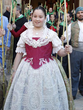 Filigranes realiza el traje de la Romería de la Reina Infantil