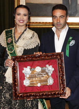 Enrique Ponce recibe el Trofeo Magdalena 2016