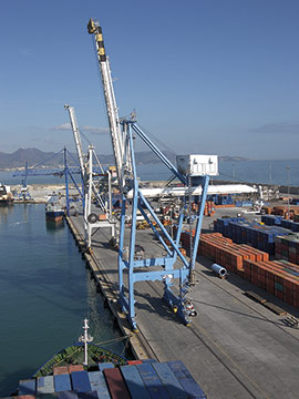 PortCastelló cierra abril como el mejor mes en graneles sólidos