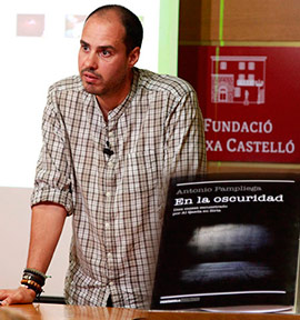 Charla del periodista Antonio Pampliega en la Fundación Caja Castellón