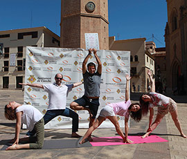 Día Internacional del Yoga con una clase multitudinaria en la Plaza Mayor