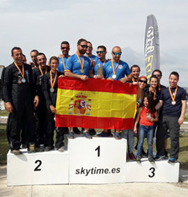 La Patrulla Acrobática Ejercito de Aire campeones del XXXIX CAMPEONATO NACIONAL PARACAIDISMO VF4