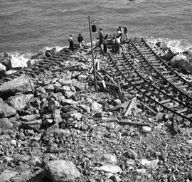 Cien años de luz, exposición sobre los cien años de historia del Faro del Muelle de Costa