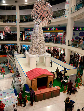 Espectacular decoración navideña del Centro Comercial Salera