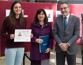 La Universidad entrega los premios a las tarjetas navideñas solidarias