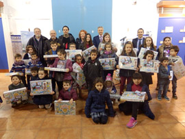 Exposición de los dibujos de los niños en el IV Concurso de Postales Navideñas de la Autoridad Portuaria de Castellón