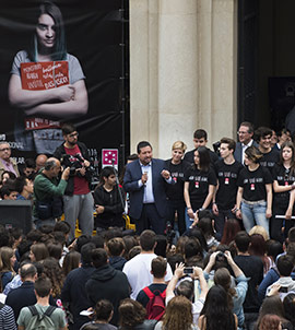 Entrega de invitaciones para el estreno de ´Nada será igual´ contra el acoso escolar