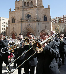 Clausura del festival de las bandas participantes en el FAMM!