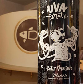 Un Petit Verdot de Valencia como vino de la semana en copa en El Colmado