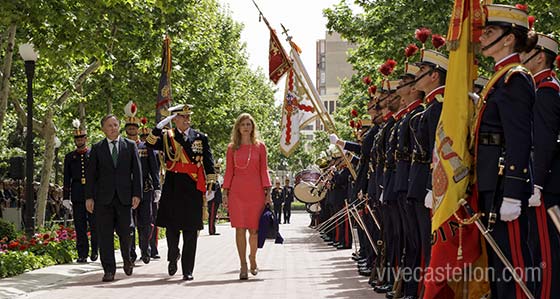 Parada militar de la Guardia Real y juramento de los castellonenses ante la bandera de España