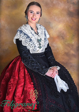En Alcora María Miralles, Dama de las Fiestas, confía en Filigranes su traje de castellonera