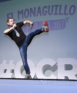 El show del Monaguillo llena el acto de Onda Cero Castellón